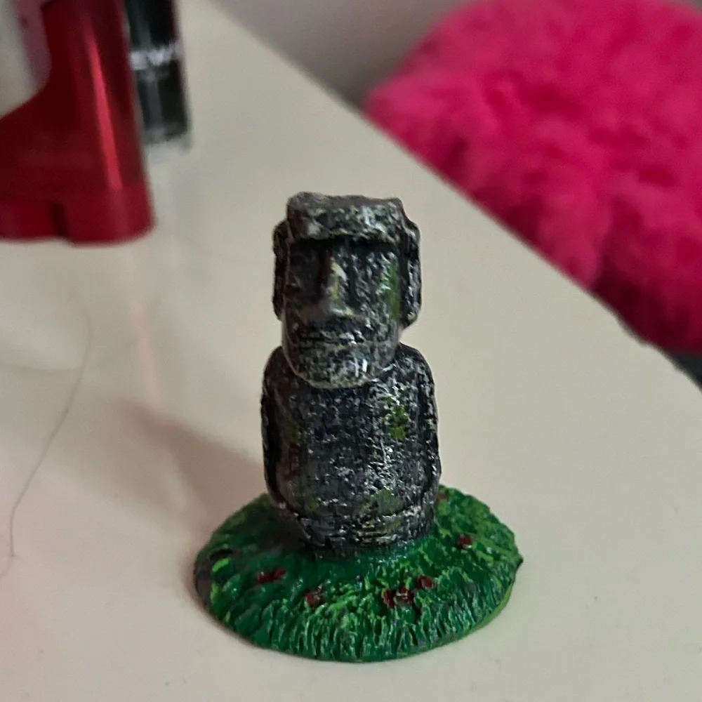 Fishtank decor: Moai